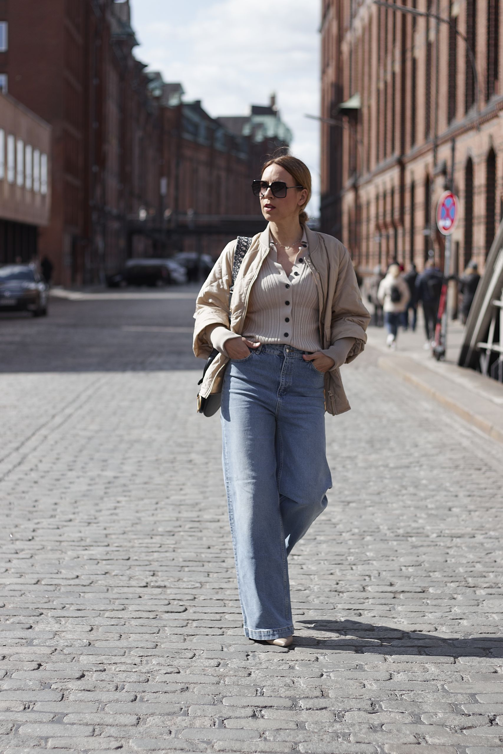 Ivy & Oak Pixie Jeans Relaxed zur Dior Saddle Tasche in der Speicherstadt Hamburg