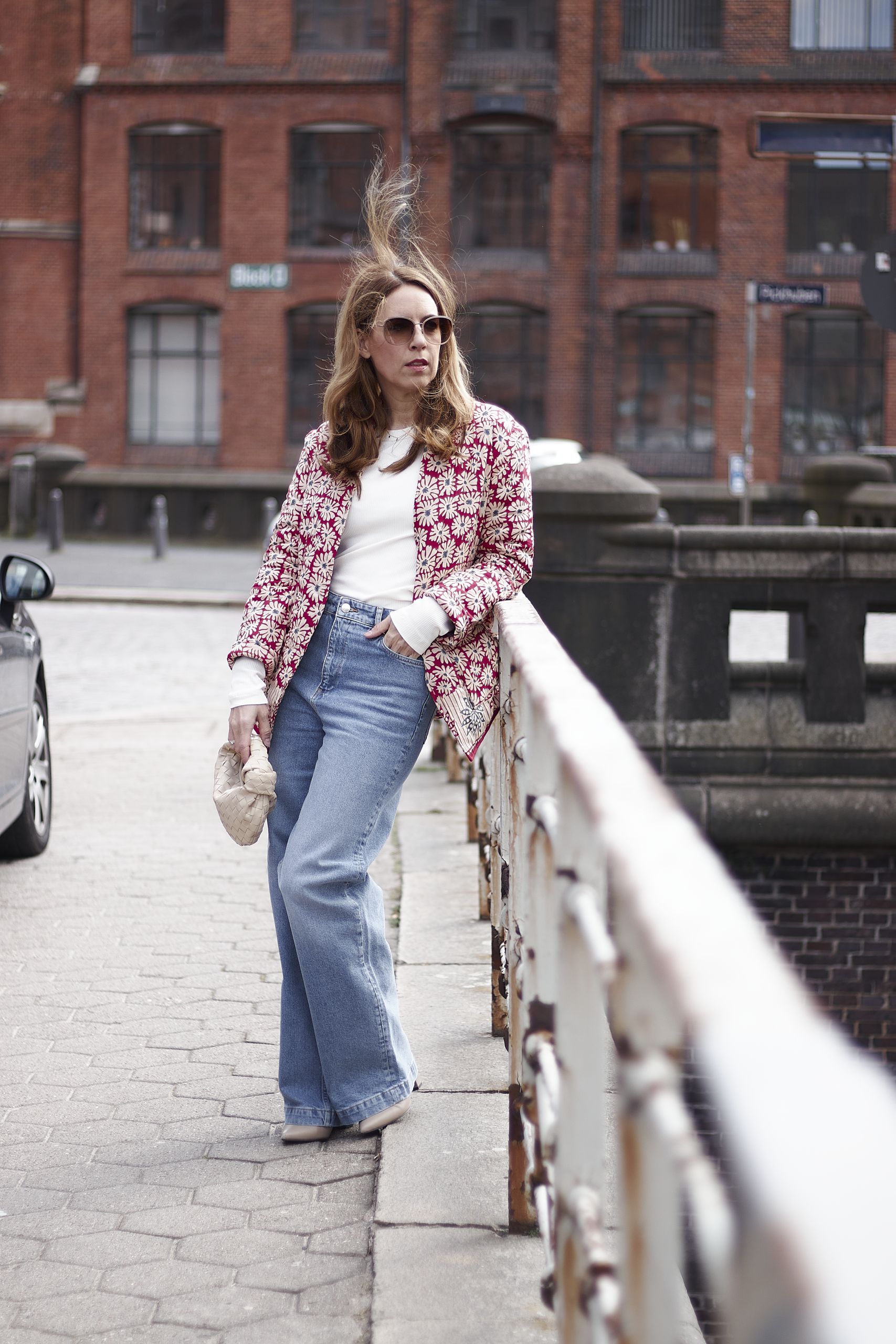 Ivy & Oak Pixie Jeans Relaxed zur Bottega Veneta Jodie Tasche in der Speicherstadt Hamburg