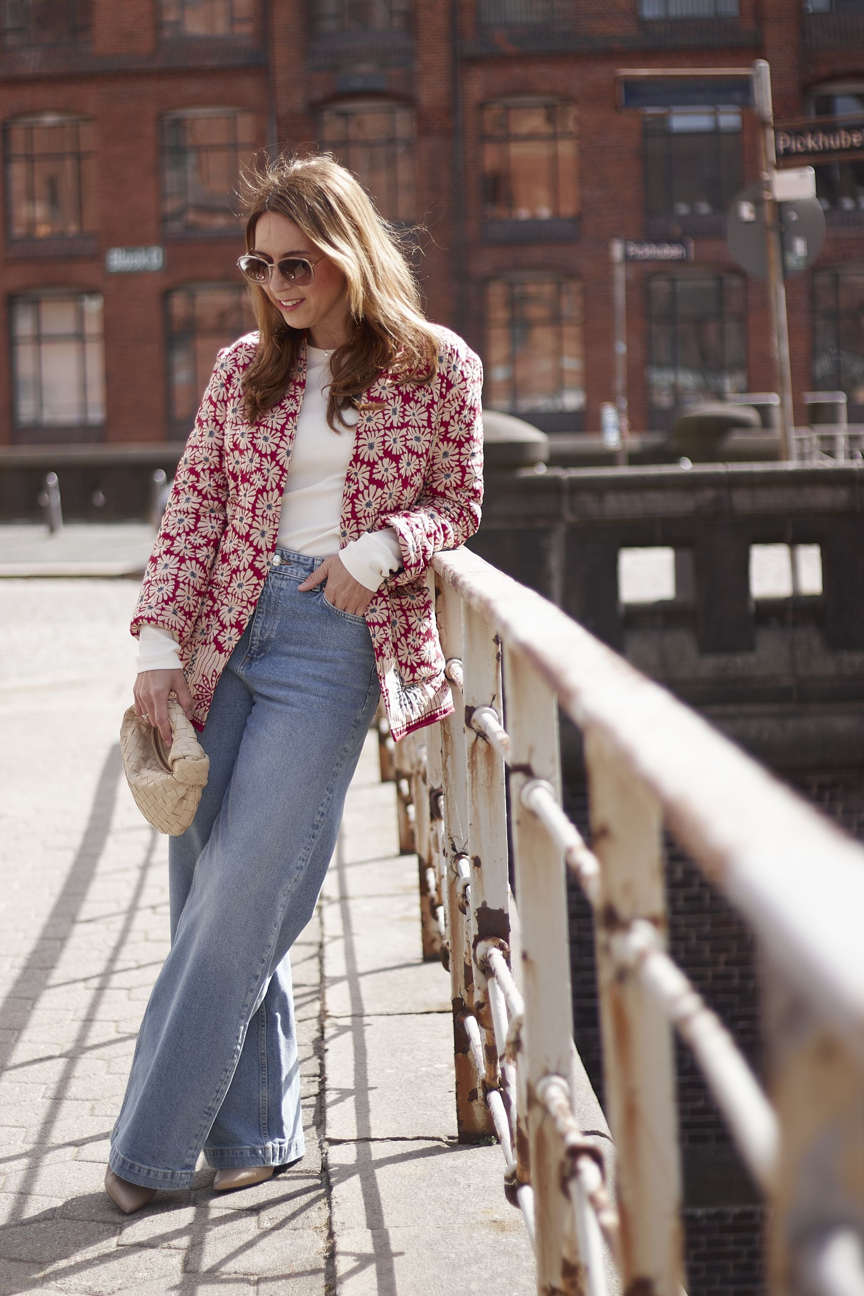 Ivy & Oak Pixie Jeans Relaxed zur Bottega Veneta Jodie Tasche in der Speicherstadt Hamburg