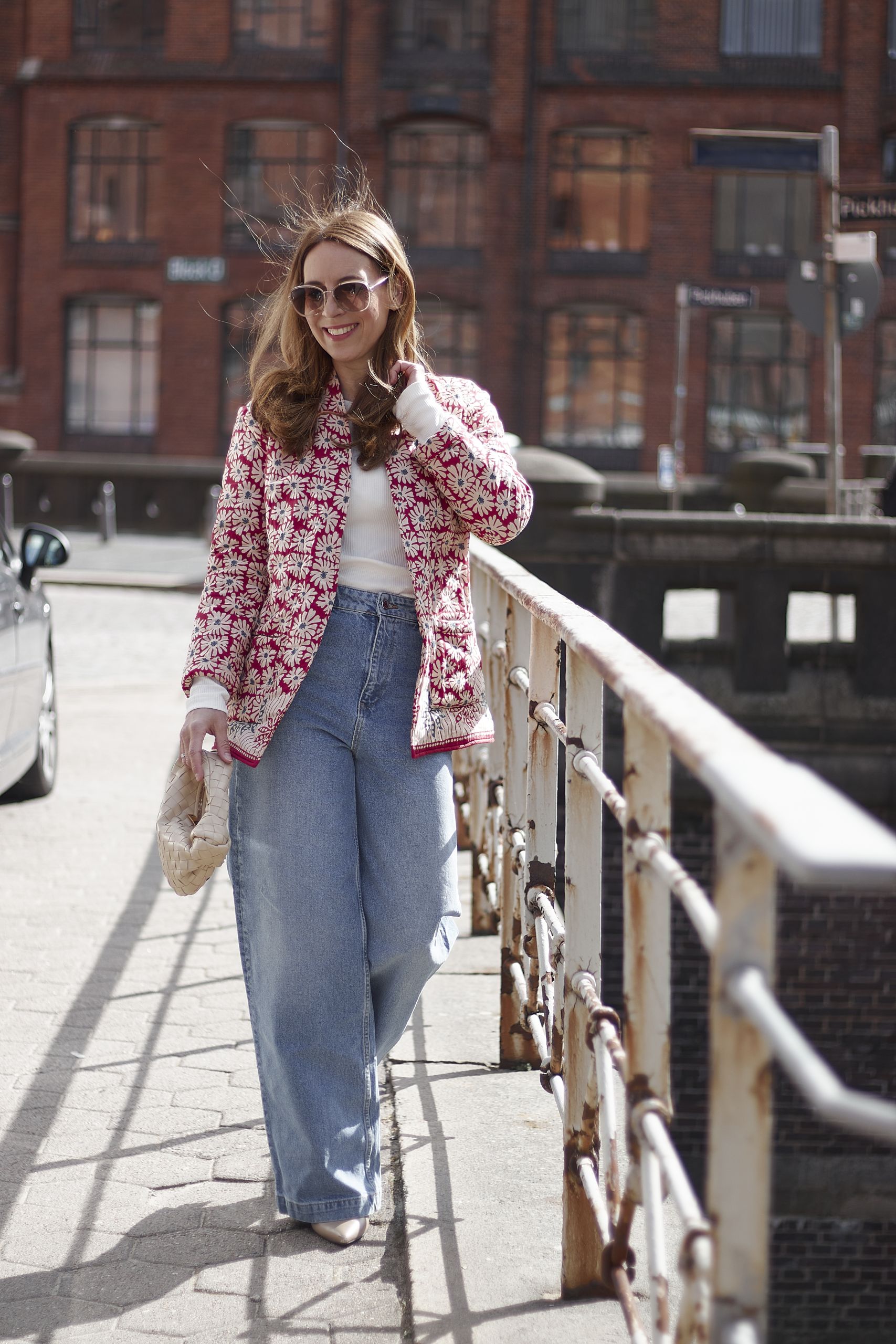 Ivy & Oak Pixie Jeans Relaxed zur Bottega Veneta Jodie Tasche in der Speicherstadt Hamburg