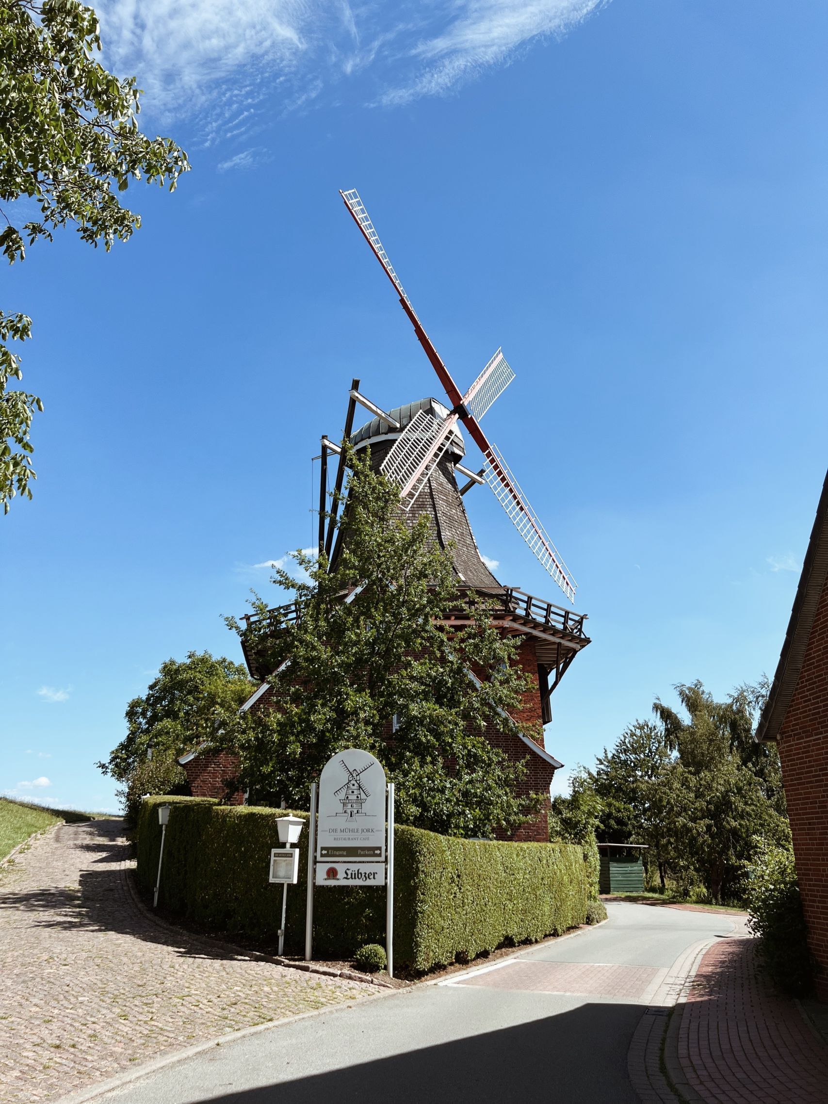 Das Alte Land und seine Borsteler Mühle in Jork