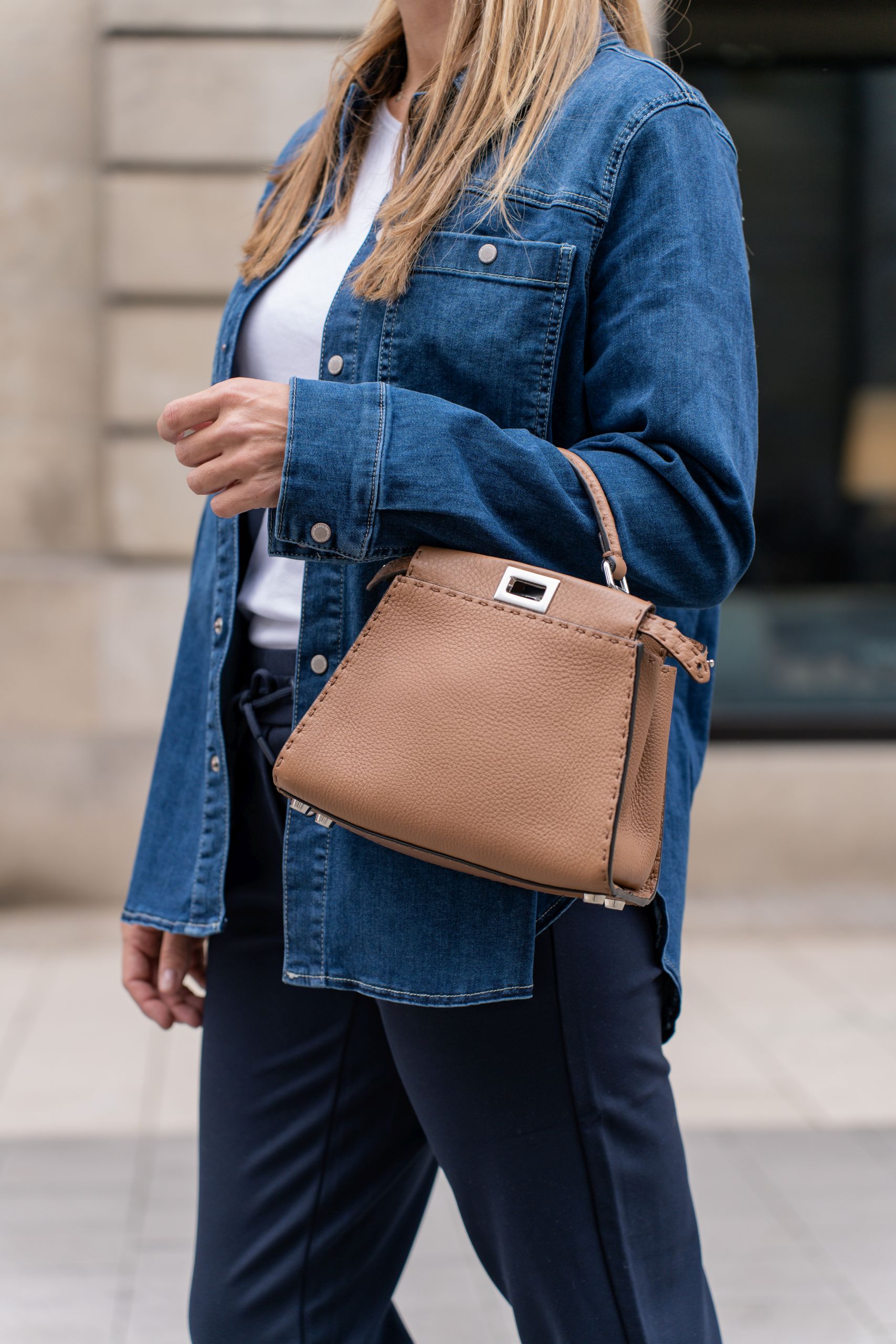 Jeans Overshirt und Jogger von Cecil Damenmode zur Fendi Peekaboo in Hamburg