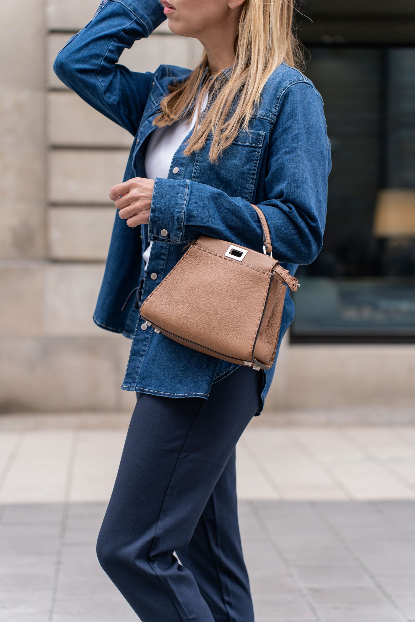 Jeans Overshirt und Jogger von Cecil Damenmode zur Fendi Peekaboo in Hamburg